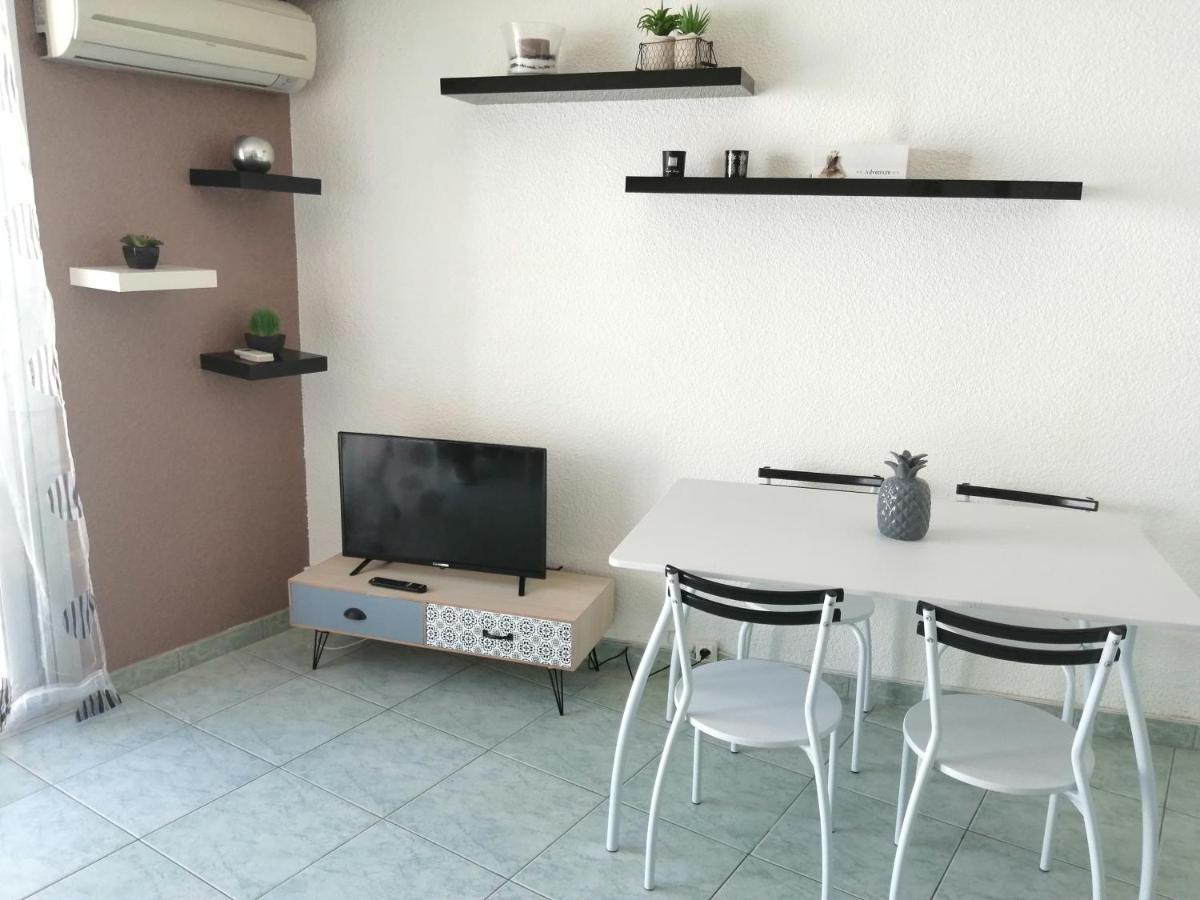 Joli Studio Bord De Mer, Clim, Balcon, Parking Prive Menton Exteriör bild